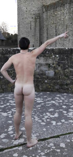 French person do mooning