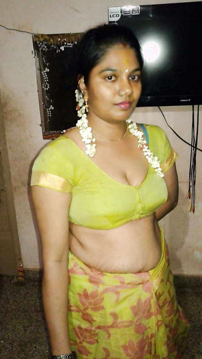 Tamil Newly wife boobs saree