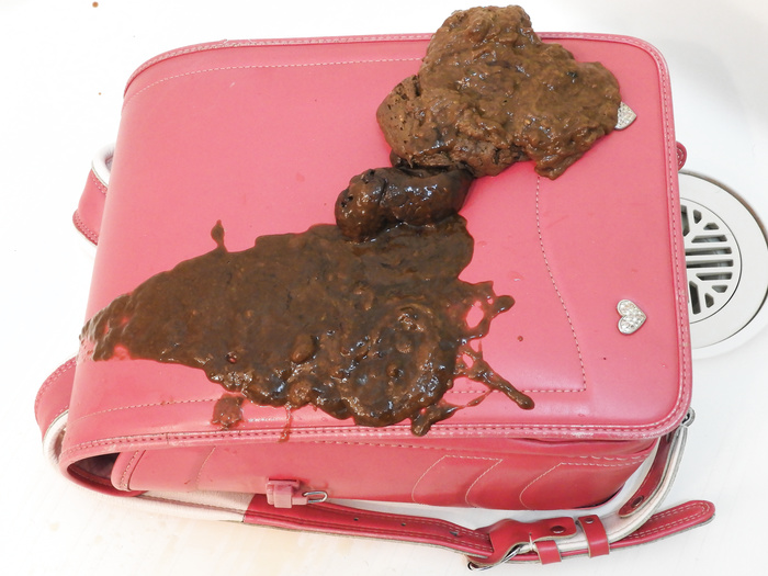 Pooping of diarrhea to Japanese schoolbag 6