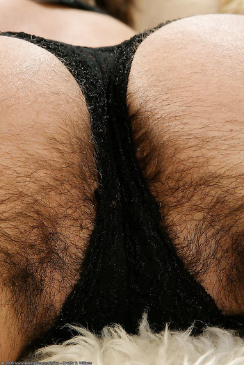 Hairy Dreamgirl Janelle
