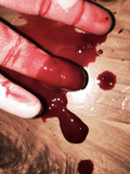 my fingers with my period bl00d