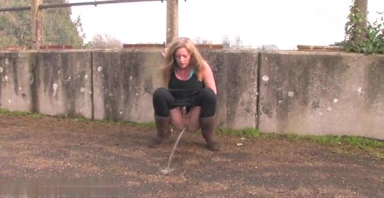 Public Pissing - Milf takes a long and strong piss