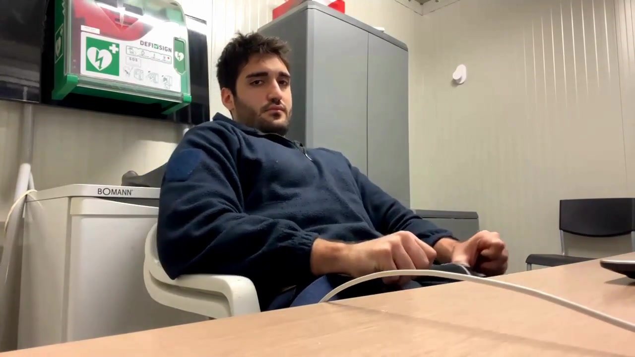 Italian boy cums for a girl while at work