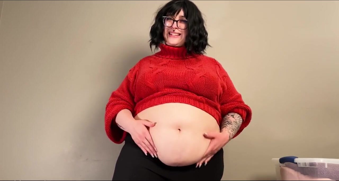 white fat girl show her fat soft belly 5