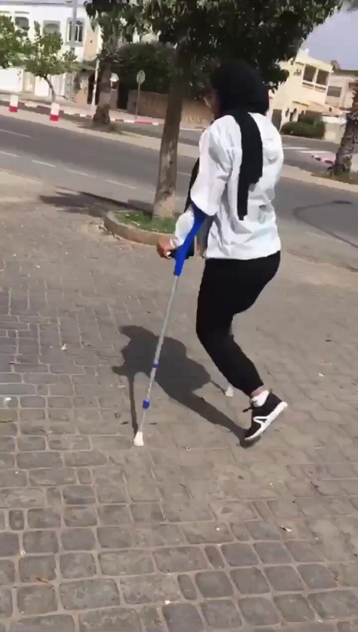 One leg crutching