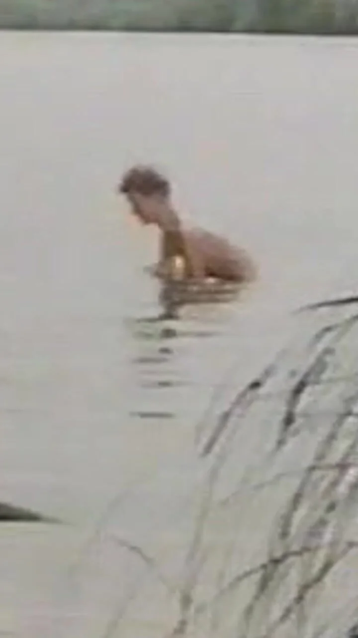 Pants off in the lake (boy skinny dip) - ThisVid.com En español