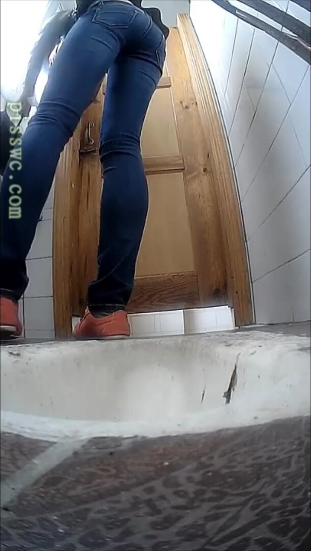 Beautiful Russian girl spy wc poop 860