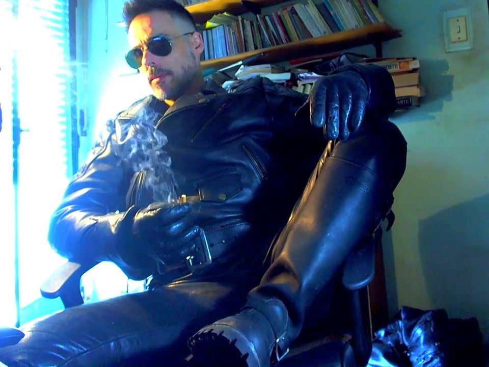 Leather master smoke - video 7