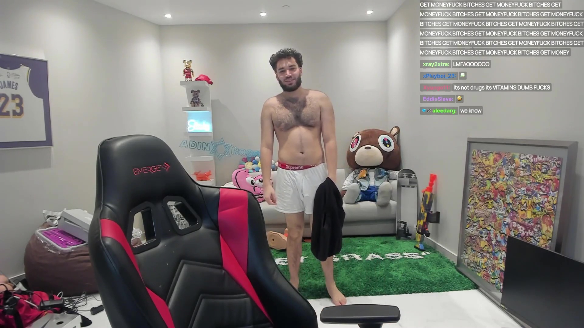 Imbecil Streamer Shows Off Dick Print & Pees His Pants