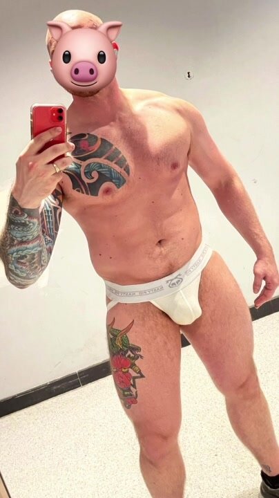 Tatted Gym Stud Gets His Beefy Ass Plowed