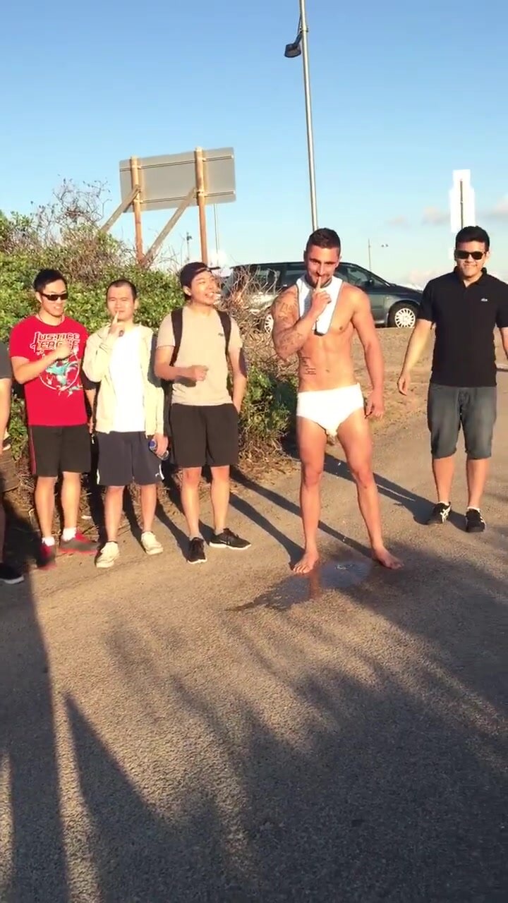 popular youtuber pees his underwear in public