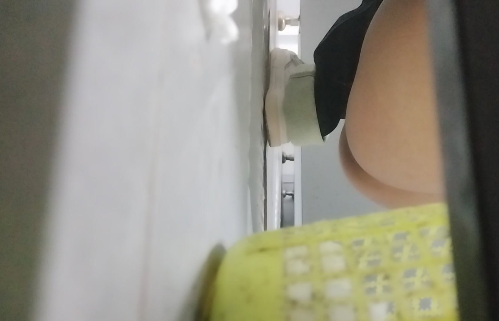 chinese student shitting in the toilet