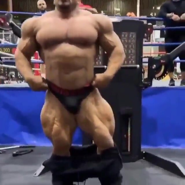 Huge muscleman - video 2