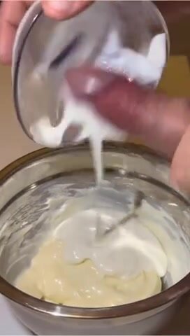 Making a creamy cheesecake