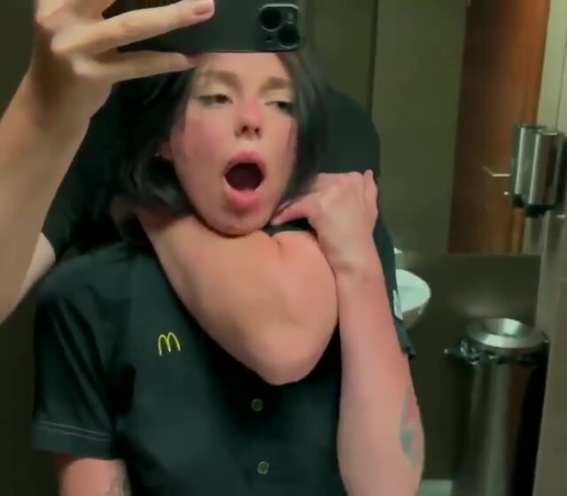 Mcdonalds girl fucks on the job