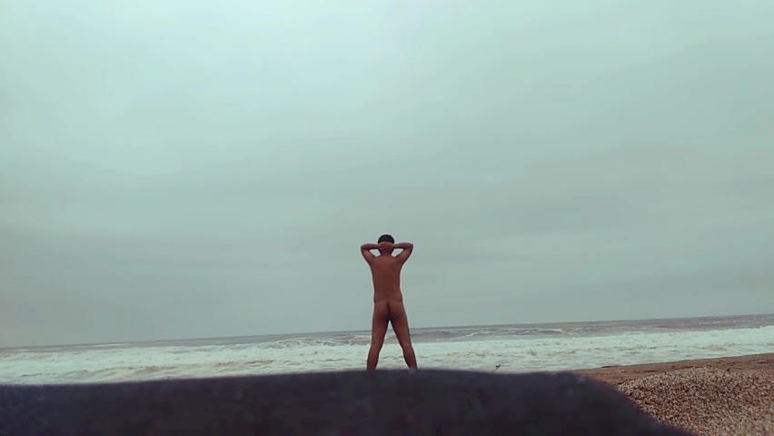 Running naked into the sea 3