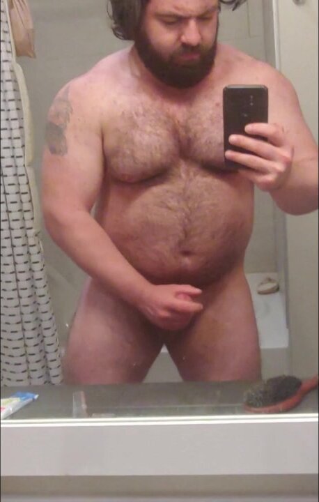 Alpha with big hairy belly jerking off