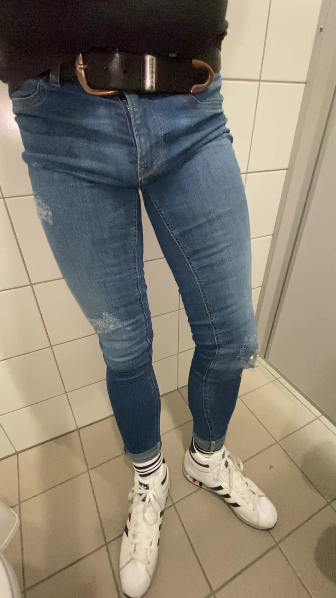 Pissing in jeans - video 8