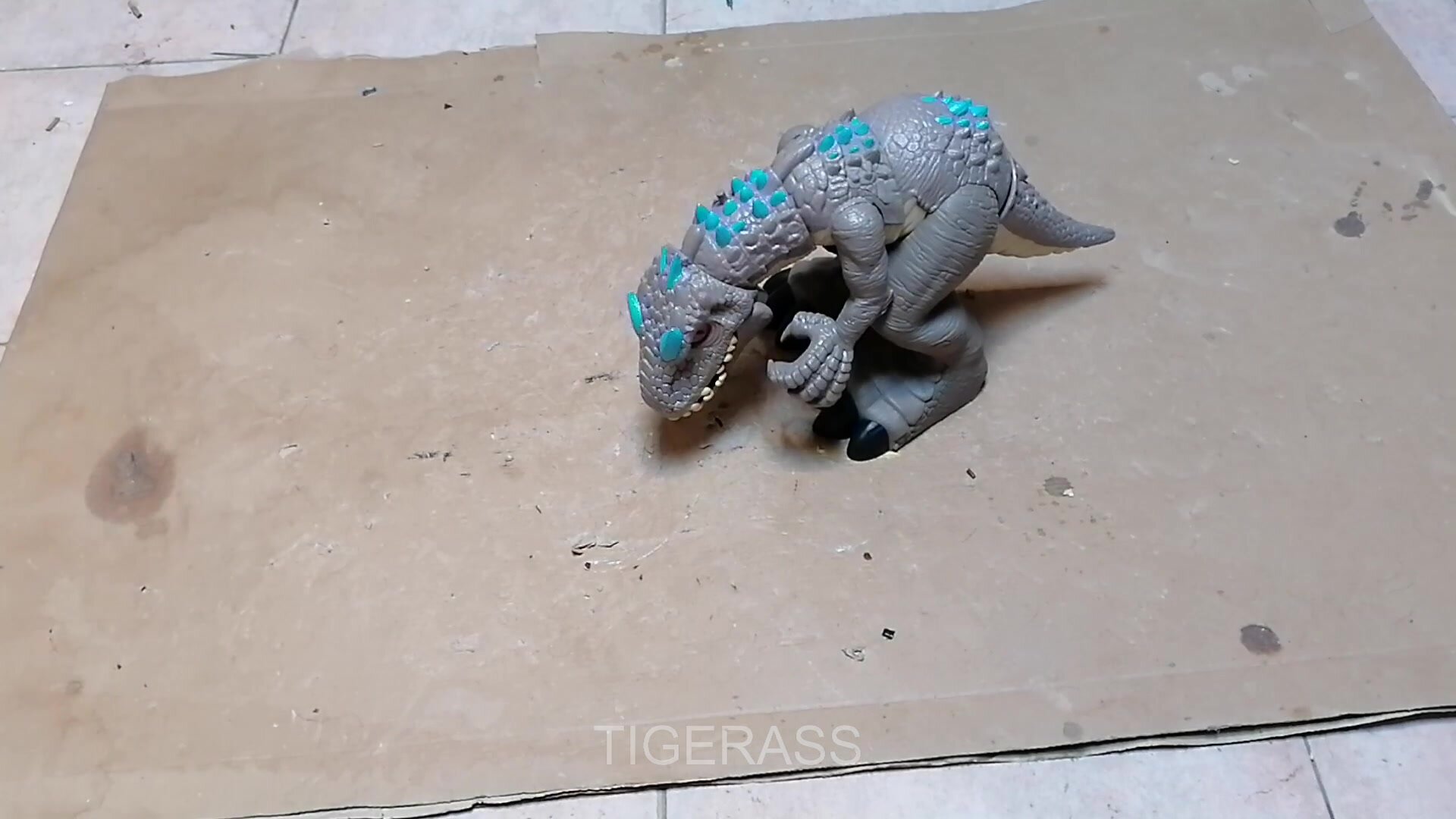 4 - Destroy a big dinosaur
