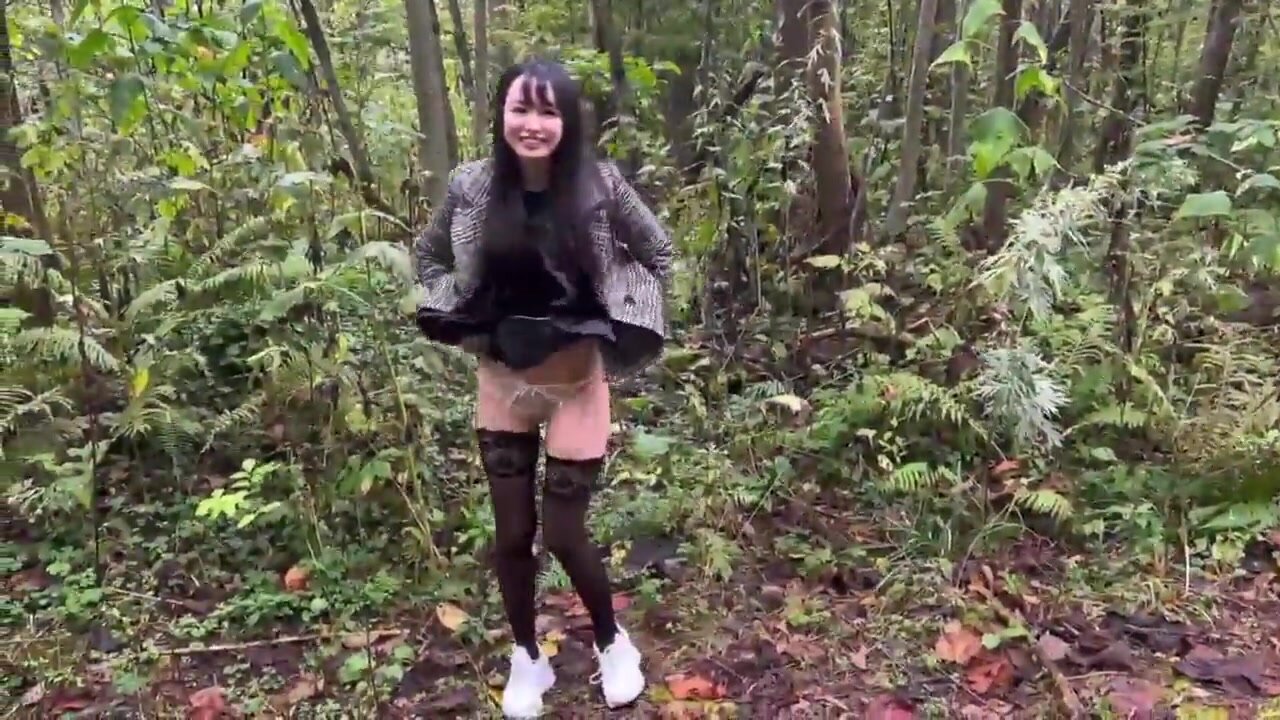 Shaved Japanese cutie pees in the forest