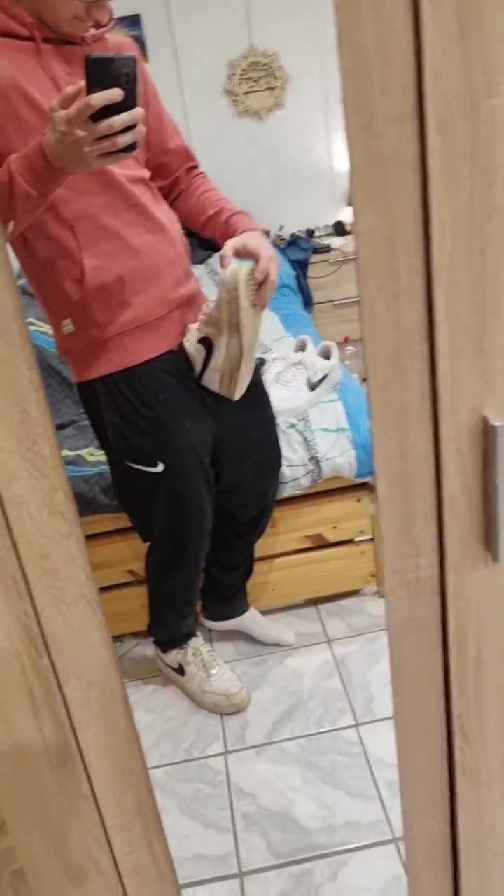 Gay twink fucking his sweaty, dirty Nike AF1 - video 2