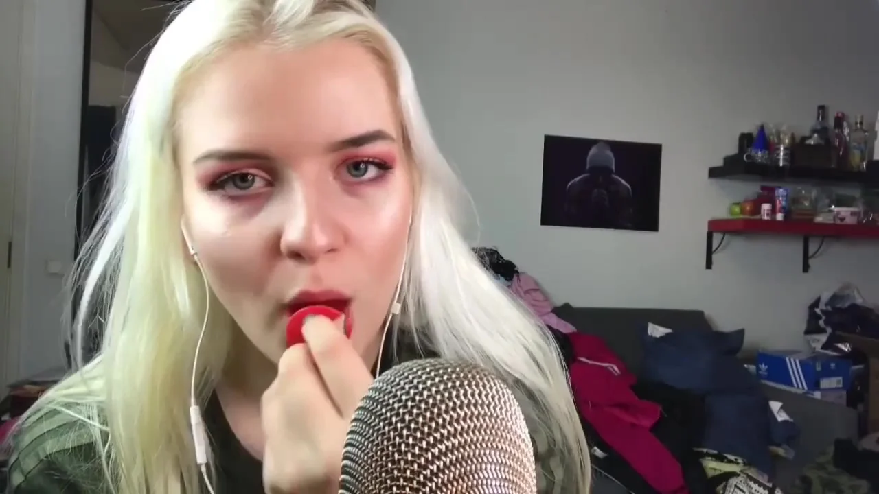 Finnish ASMR Girl Farting ThisVidcom