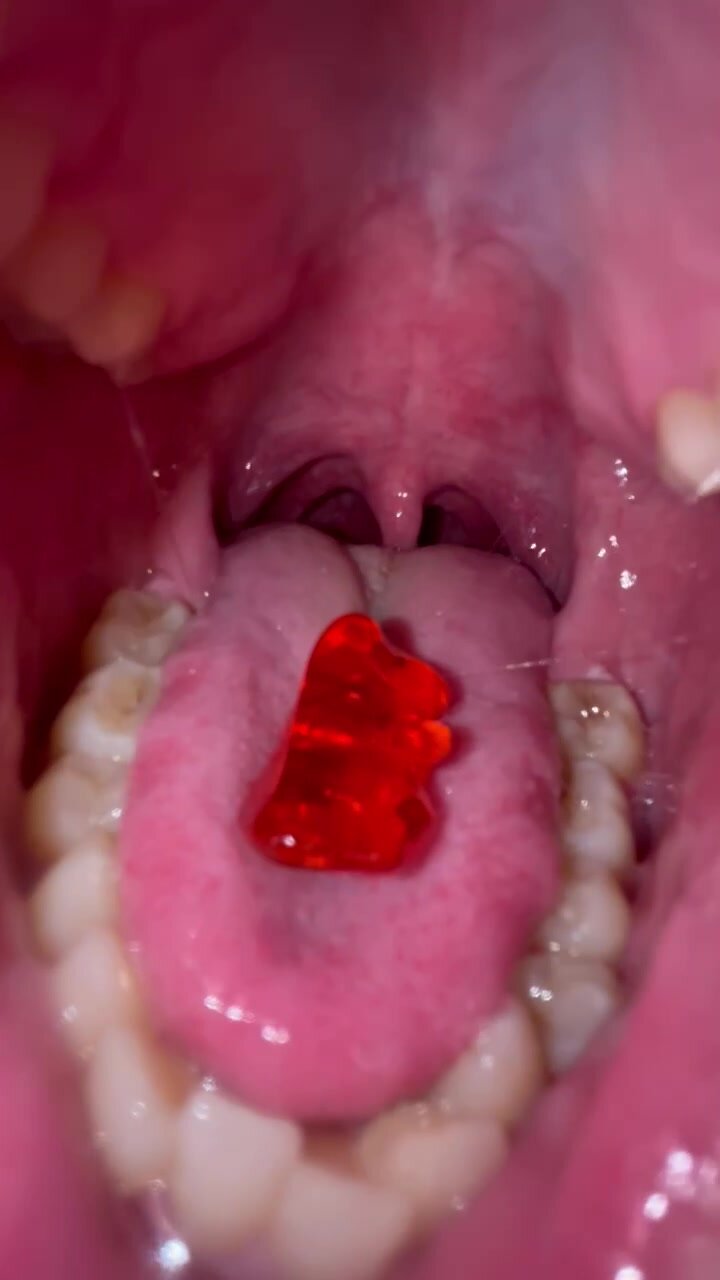 Gummy swallow 2