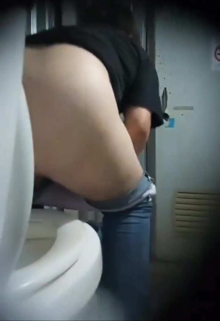 Thai pooping - video 3