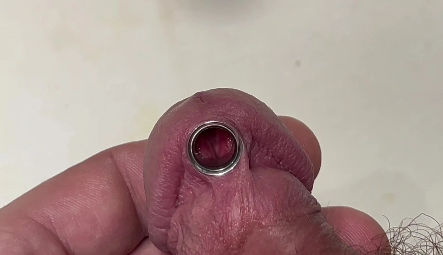 Pissing with a tunnel in piercing - ThisVid.com