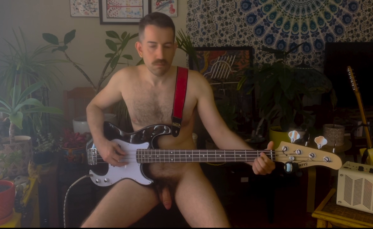 Stripped/nude: Nudist musician guy - ThisVid.com em inglês