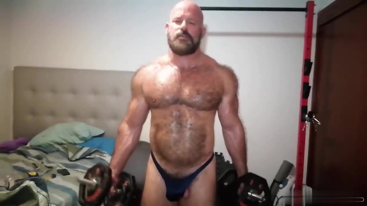 Sexy Muscle Bear Shows His Workout Routine