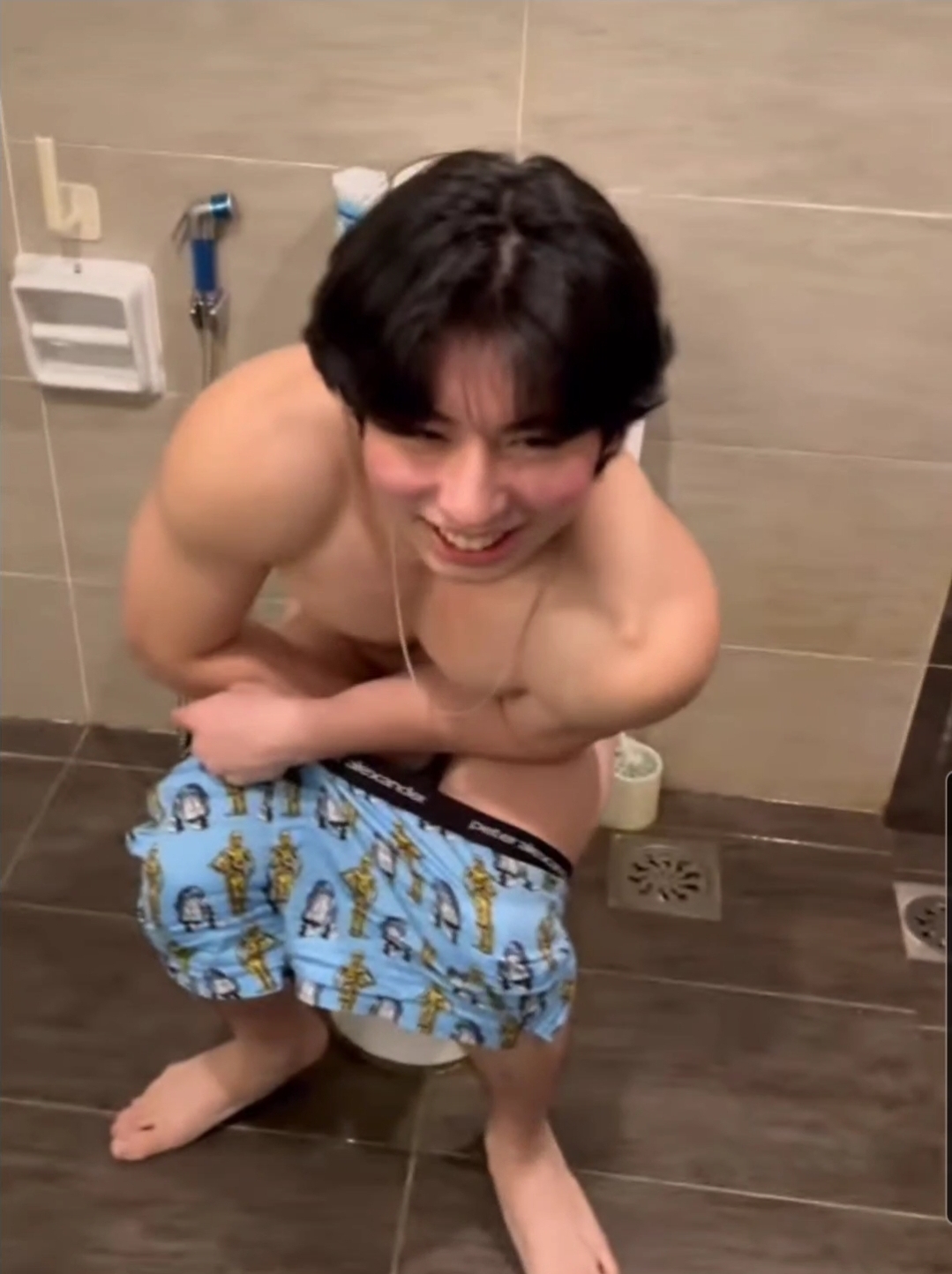 Handsome Malaysian Chinese Boy Naked Recorded by Friend