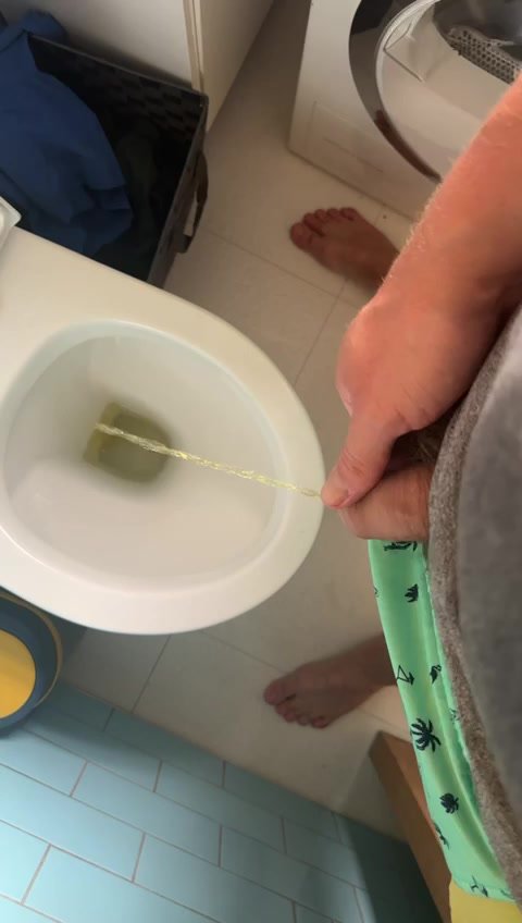 pissing - video 450