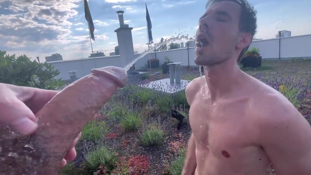 Rooftop piss - second version