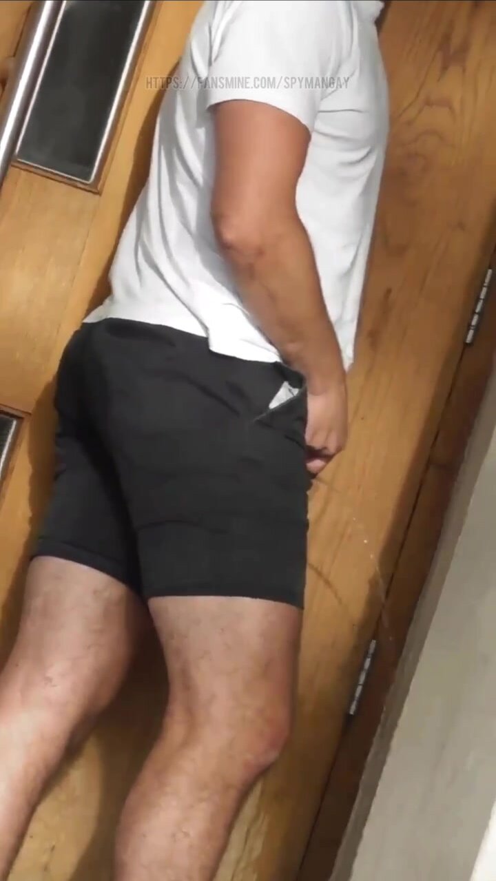 thicc drunk guy piss