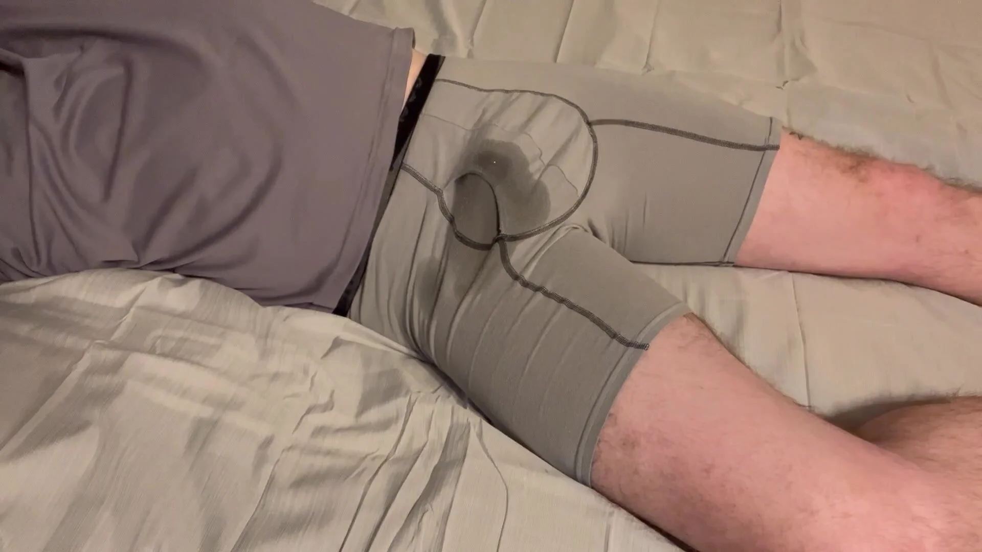 Diaperboy forgot his diaper and wets his bed.. - ThisVid.com