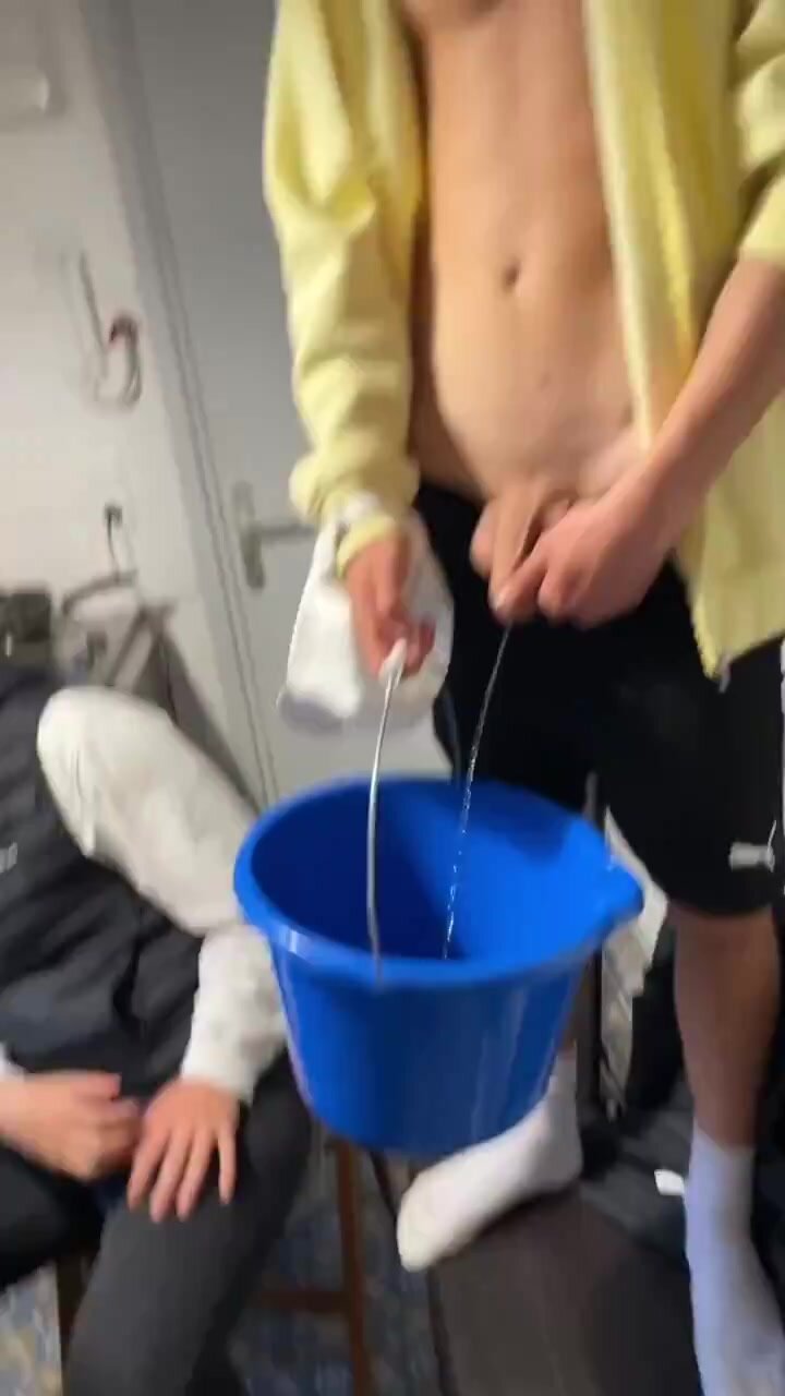 Pissing in front of mates
