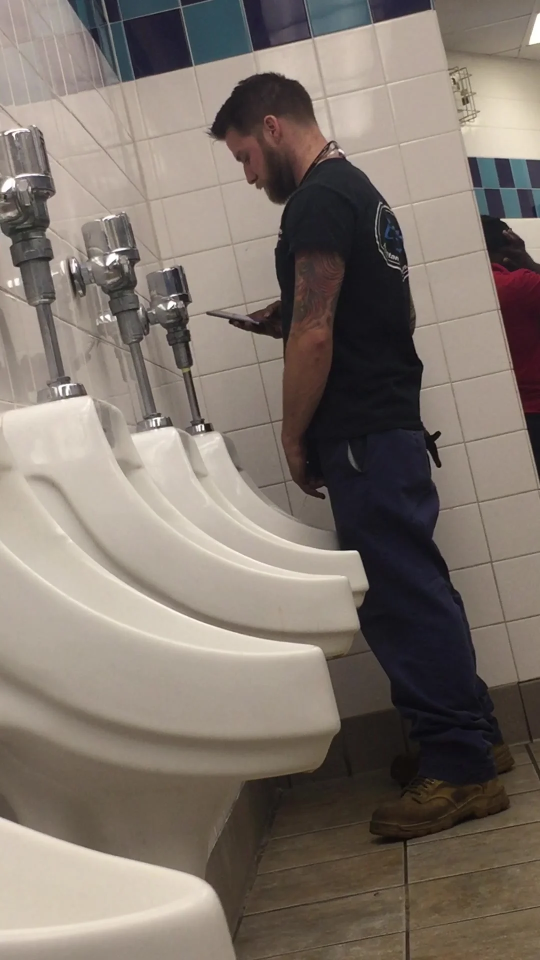 Video: Urinal piss 5 - ThisVid.com