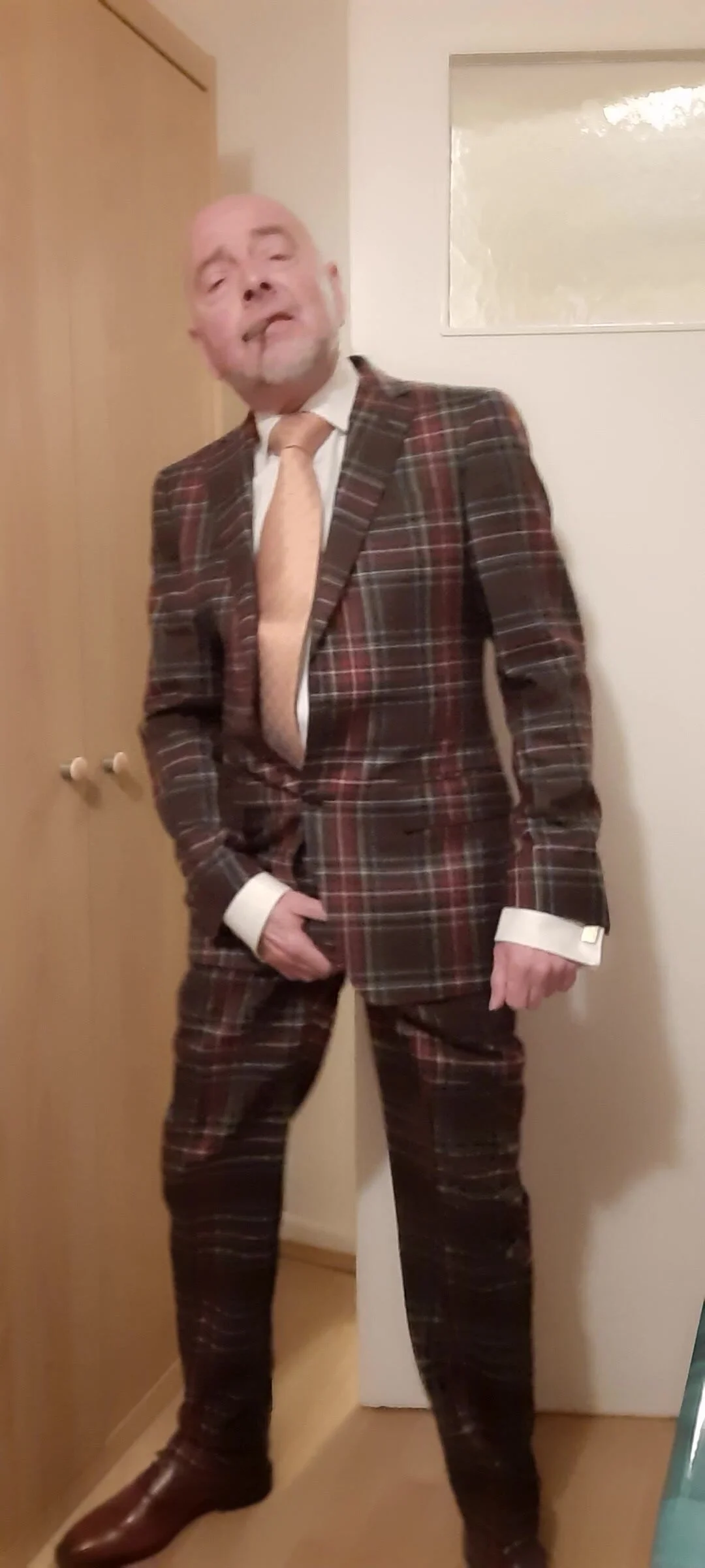 Suit and tie - video 2 - ThisVid.com 中文