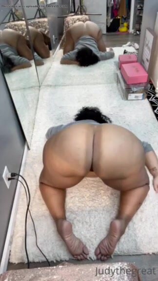 ebony  girl with big booty cheeks that hits different