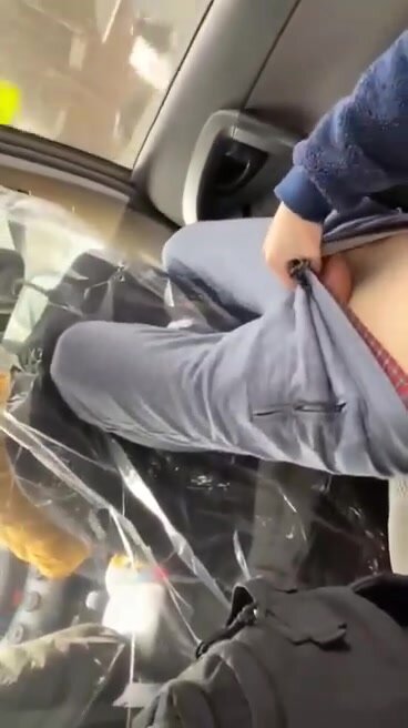 Hot guy jerk off while in the car with his parents