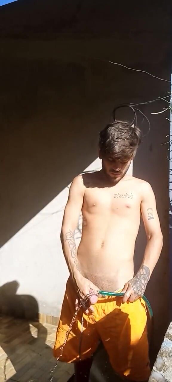brazilian flaka washing his dick