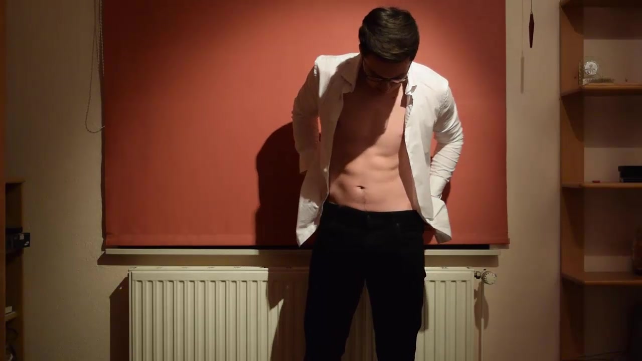 Flex in suit