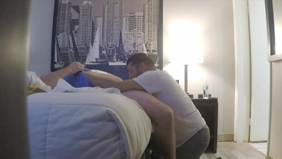Chubby white daddy sucked by latin cumdump