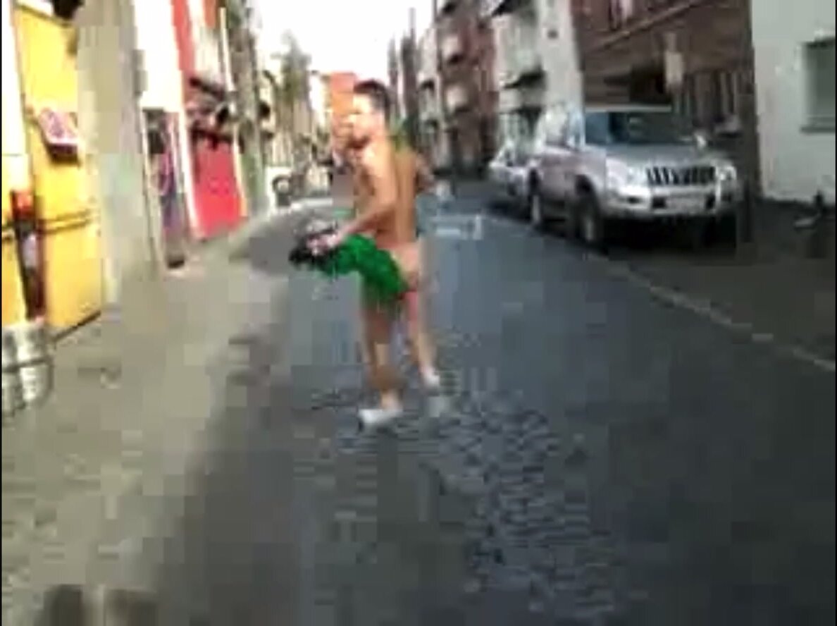 Australian lad streaking in Dublin