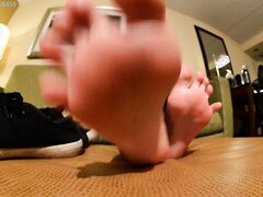 Giantess foot worship - video 3
