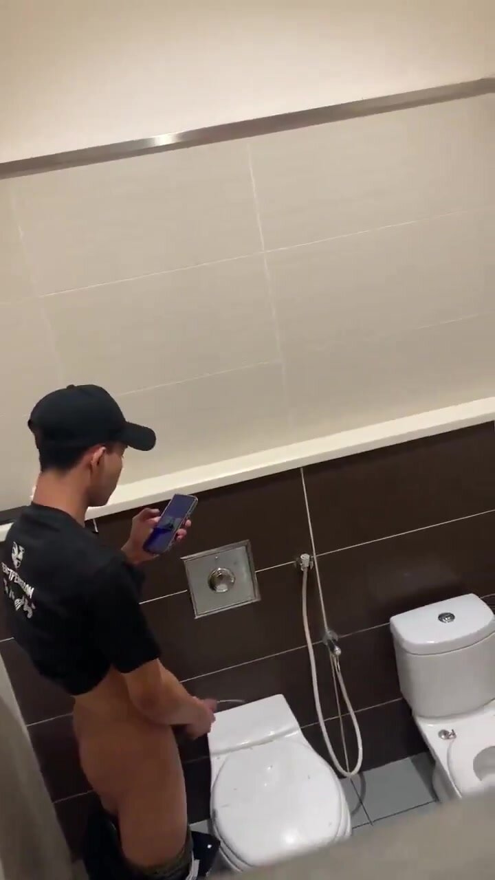 (Spy) Vietnamese Cum in Toilet