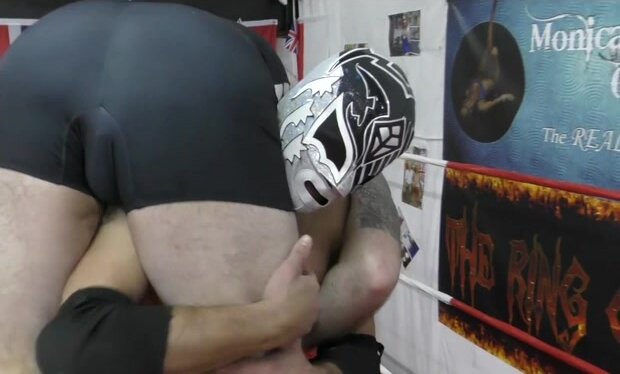 nice big ass in wrestling singlets carried in the ring