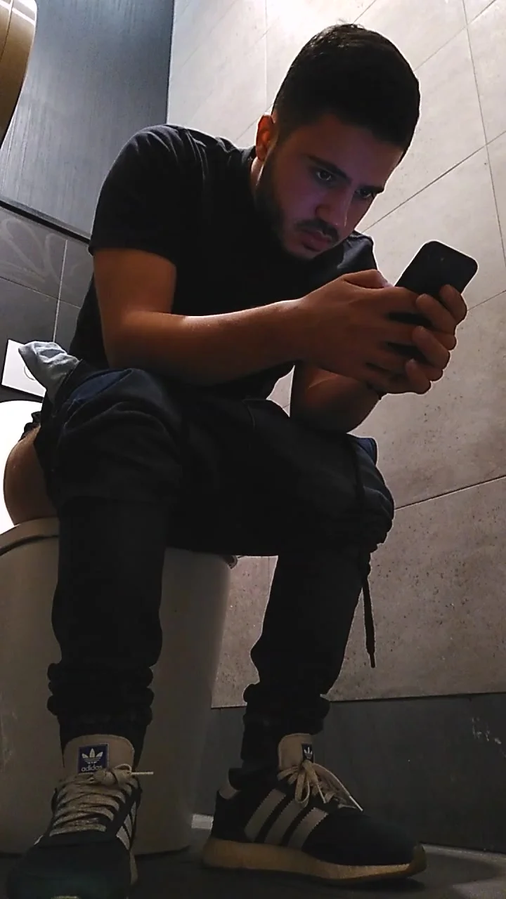 Toilet bd 58- Hot young arab shitting