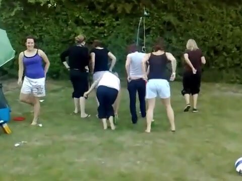 IT'S A GROUP BUTT MOONING